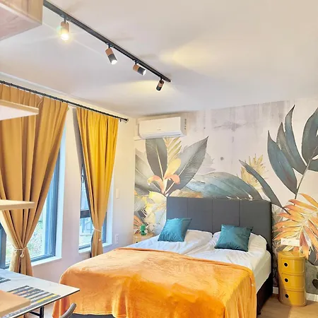 דירה Designer Near Mall And Metro Station By Kvartiri Ltd *