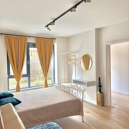 Designer Near Mall And Metro Station By Kvartiri Ltd *