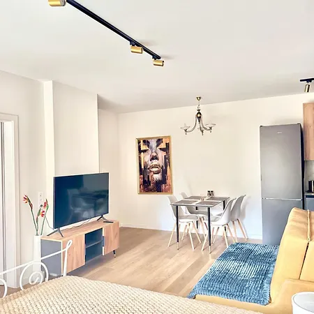 Designer Near Mall And Metro Station By Kvartiri Ltd דירה *