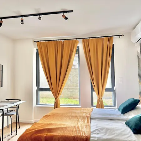 דירה Designer Near Mall And Metro Station By Kvartiri Ltd