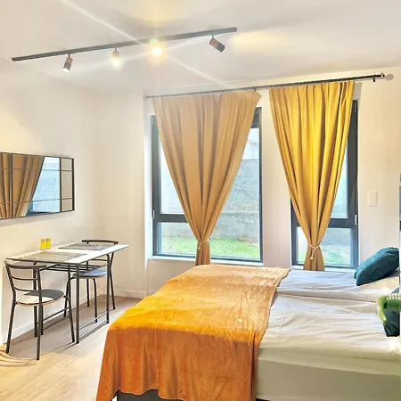 Designer Near Mall And Metro Station By Kvartiri Ltd דירה