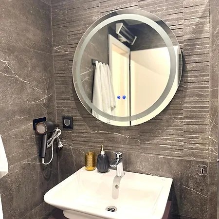 דירה Designer Near Mall And Metro Station By Kvartiri Ltd *