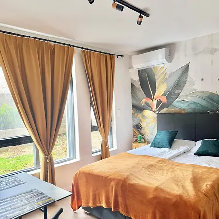 Designer Near Mall And Metro Station By Kvartiri Ltd