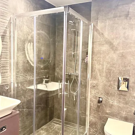 Daire Designer Near Mall And Metro Station By Kvartiri Ltd